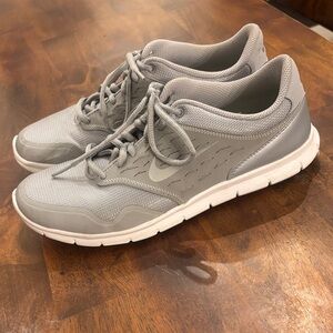 Nike Women's Orive NM running shoes size 9